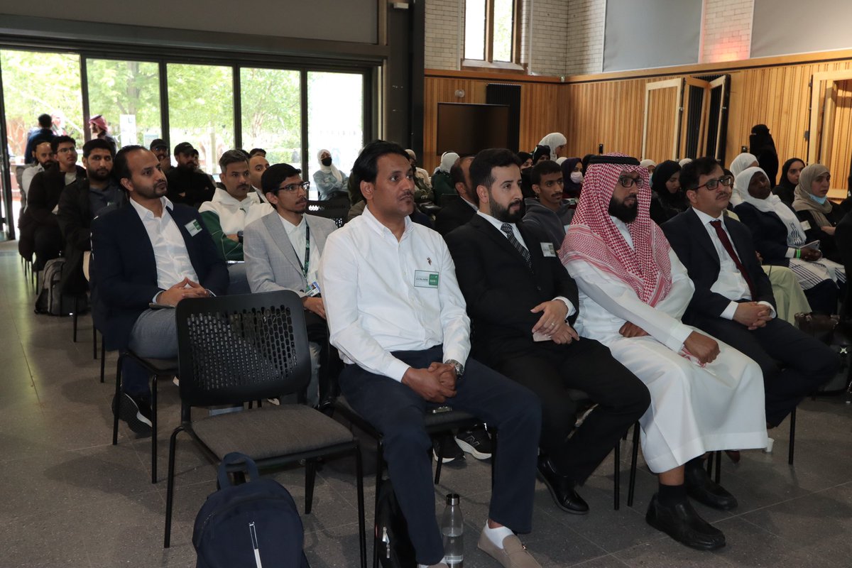 SaudiNCL's tweet photo. من الذكاء الاصطناعي لاكتشاف الأدوية، إلى تشخيص السرطان، إلى فهم العلاقة بين الإنسان والآلة… الجلسة الثانية كانت حديث المستقبل.

كل فكرة خوارزمية… قد تتحول إلى علاج، أو تجربة إنسانية✨🇸🇦

#SUSE2025
#SaudiUKScience https://t.co/BADOAU1iNZ