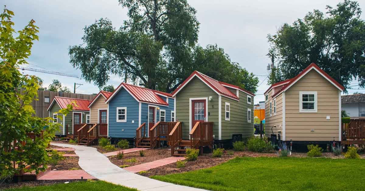 IndivisibleWV's tweet photo. How cool is this!?! 🏠🏠

𝐑𝐞𝐧𝐭 𝐚𝐧𝐝 𝐭𝐞𝐚𝐜𝐡𝐞𝐫 𝐬𝐡𝐨𝐫𝐭𝐚𝐠𝐞𝐬 𝐚𝐫𝐞 𝐨𝐧 𝐭𝐡𝐞 𝐫𝐢𝐬𝐞, 𝐬𝐨 𝐭𝐡𝐢𝐬 𝐬𝐜𝐡𝐨𝐨𝐥 𝐝𝐢𝐬𝐭𝐫𝐢𝐜𝐭 𝐢𝐬 𝐛𝐮𝐢𝐥𝐝𝐢𝐧𝐠 𝐚 𝐭𝐢𝐧𝐲 𝐡𝐨𝐦𝐞 𝐯𝐢𝐥𝐥𝐚𝐠𝐞

https://t.co/qdeRKkq745 https://t.co/NQ9itwwVQN