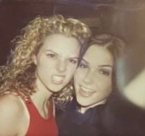 gneralkenobi's tweet image. peyton sawyer and brooke davis doing “😬”