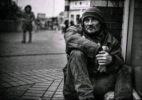 الوطن لا يسأل عن جوعك يسألك فقط عن ولائك...!!