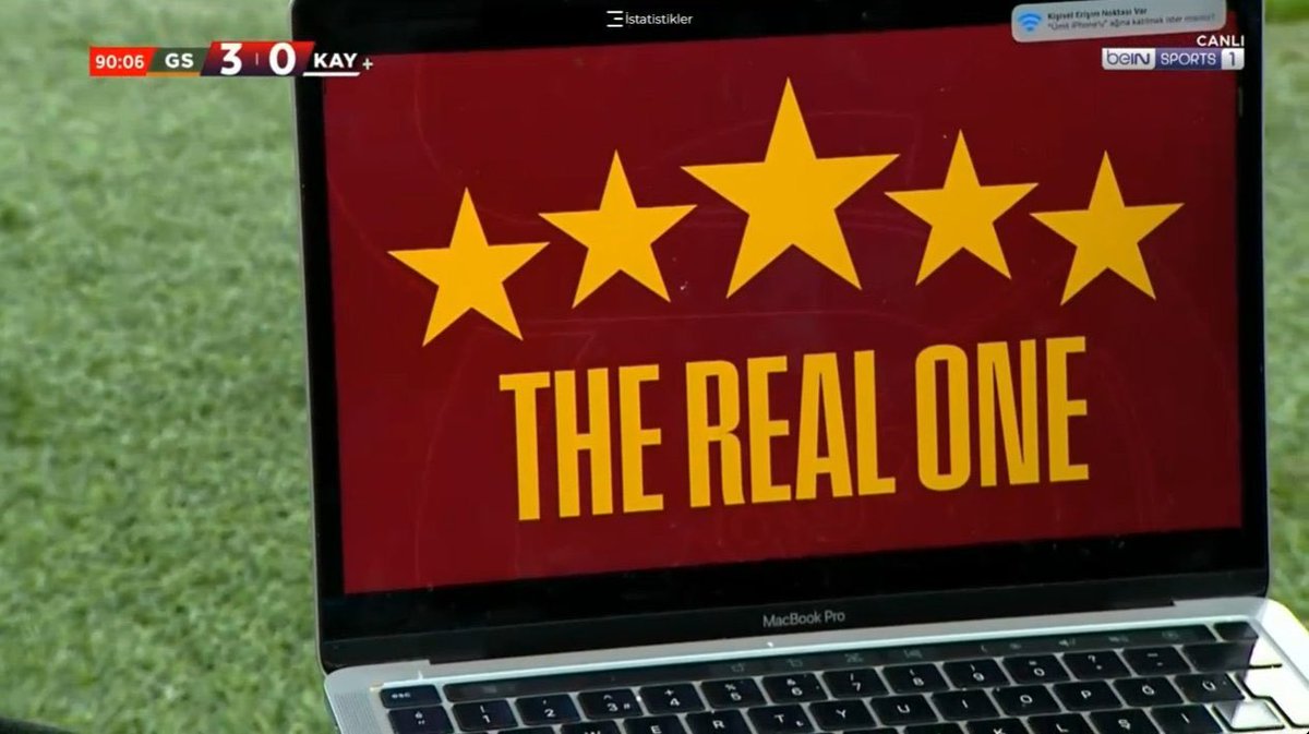 Galatasaray kulübesi, kameraya laptoptan 5 yıldızlı 'The Real One' görseli gösterdi.