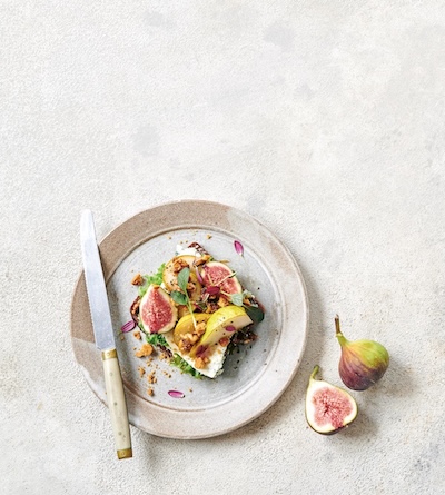 Blå ost Med Figen Og Honning (Blue Cheese with Figs &amp; Honey)recipe from the book #Smørrebrød – Scandinavian Open Sandwiches by #brontëaurell

womentalking.co.uk/smorrebrod-sca…

#recipe <a href="/RylandPeters/">Ryland Peters & Small</a> <a href="/Scanditwitchen/">ScandiKitchen 💙</a>  #scandanavian #theseasonedgastronome