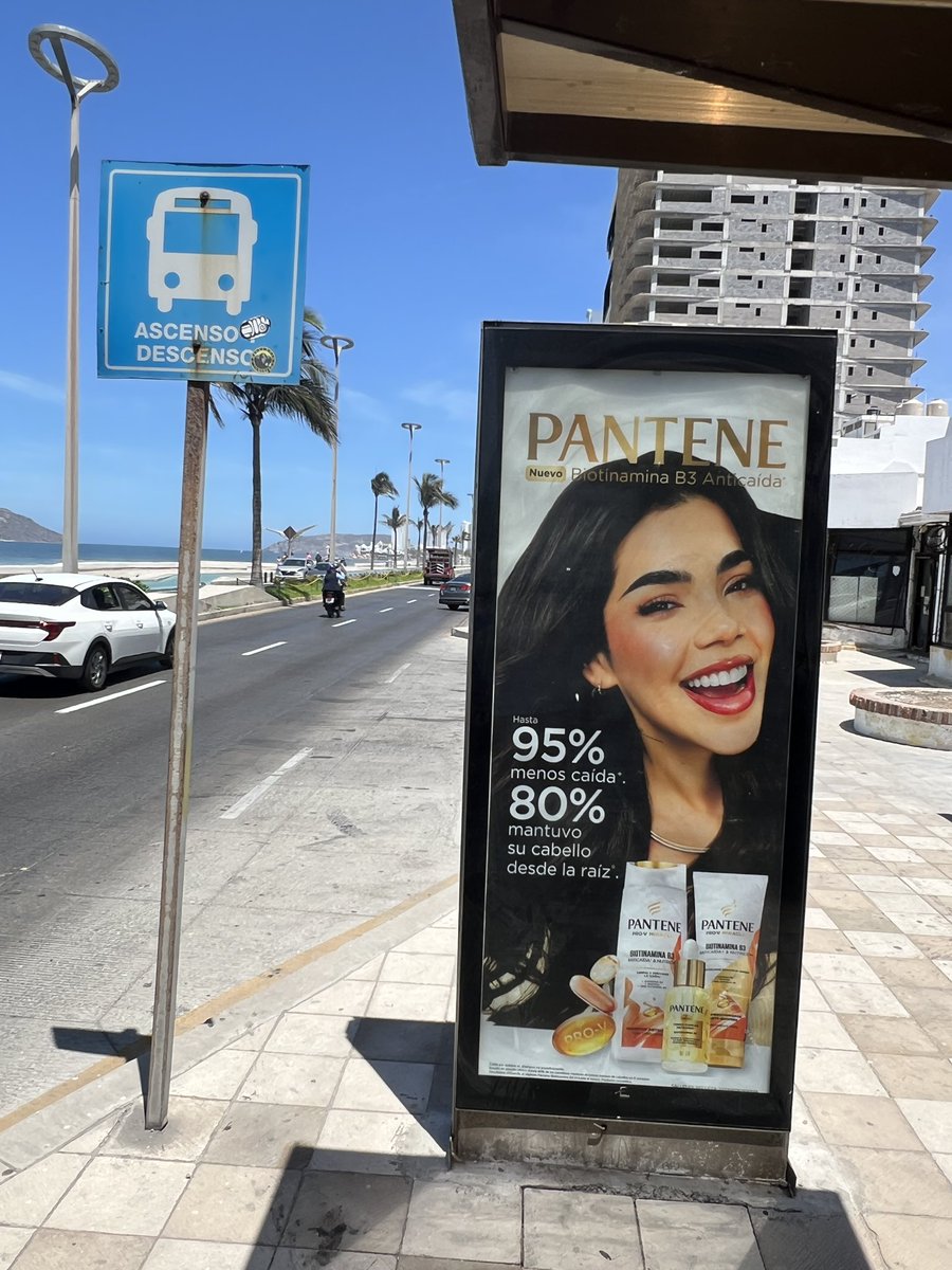 mariomateo's tweet photo. Um, @imbrettcooper, you have some explaining to do. 😆 Mexican Beauty Influencer? https://t.co/zcKVObdbA7