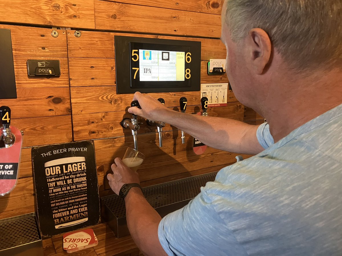 De hoofdredacteur 😉 van <a href="/biervandaag/">Biernieuws</a> test de biertaps van namedida.pt in Cascais 🍺