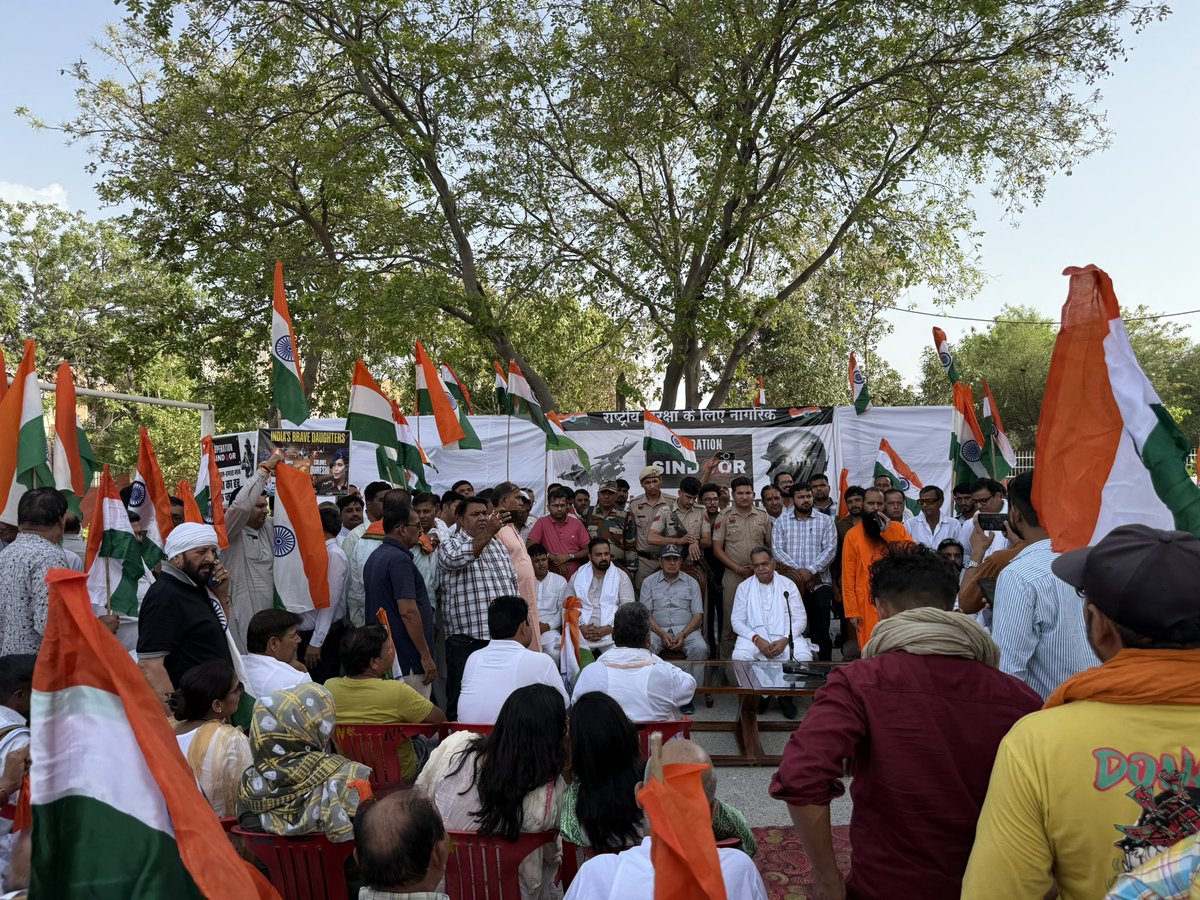 sonusihagdata's tweet photo. सैनिकों के अदम्य साहस और शौर्य को समर्पित तिरंगा यात्रा का आयोजन"
आज संगठनात्मक जिला हांसी में "ऑपरेशन सिंदूर" के अंतर्गत भारतीय सैनिकों के गौरवगाथा के सम्मान में एक भव्य तिरंगा यात्रा का आयोजन किया गया।
#TirangaYatra https://t.co/oPC4MYFgQj