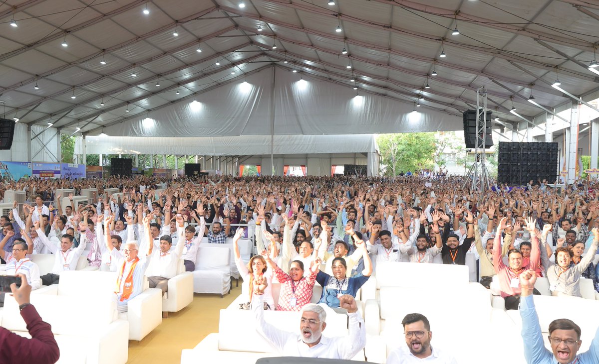 आज नारणपुरा में अहमदाबाद नगर निगम के ₹735 करोड़ के विकास कार्यों का लोकार्पण और शिलान्यास किया।

जल वितरण स्टेशन, सब्जी मंडी, प्लेग्राउंड, उद्यान और ओवरब्रिज संबंधी ये कार्य क्षेत्रवासियों के जीवन स्तर को नई ऊँचाई देंगे। साथ ही, पीएम आवास और झुग्गी पुनर्वास योजना के लाभार्थियों