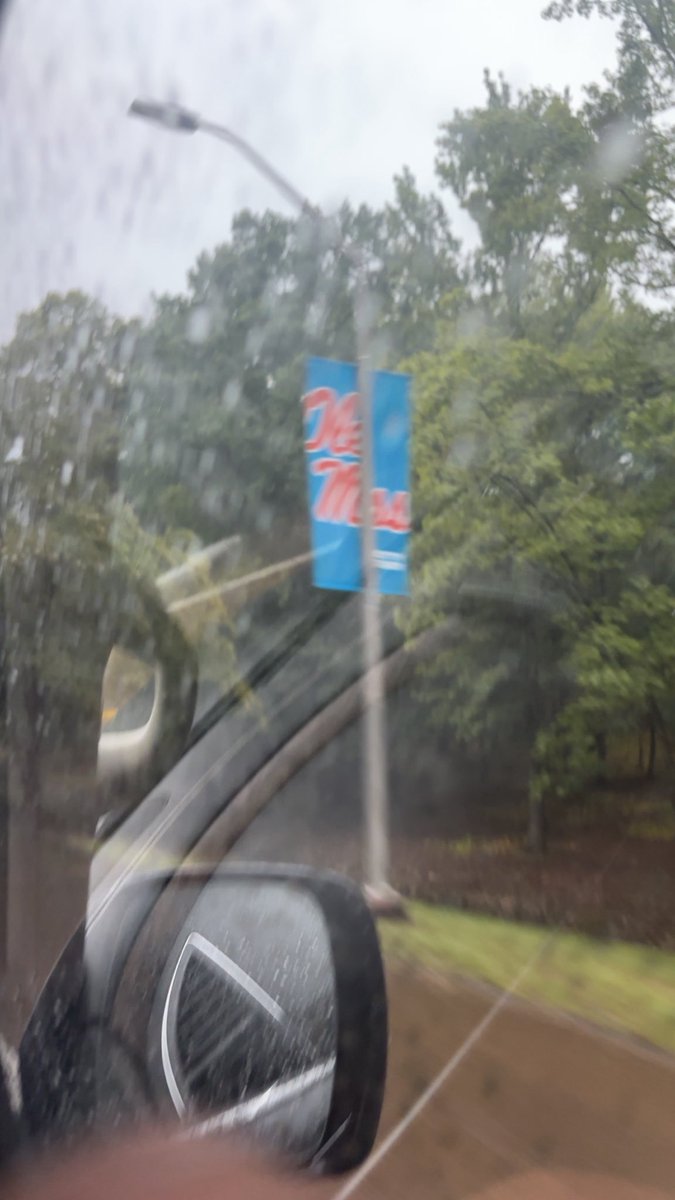 #HottyToddy <a href="/OleMissFB/">Ole Miss Football</a> 👀?