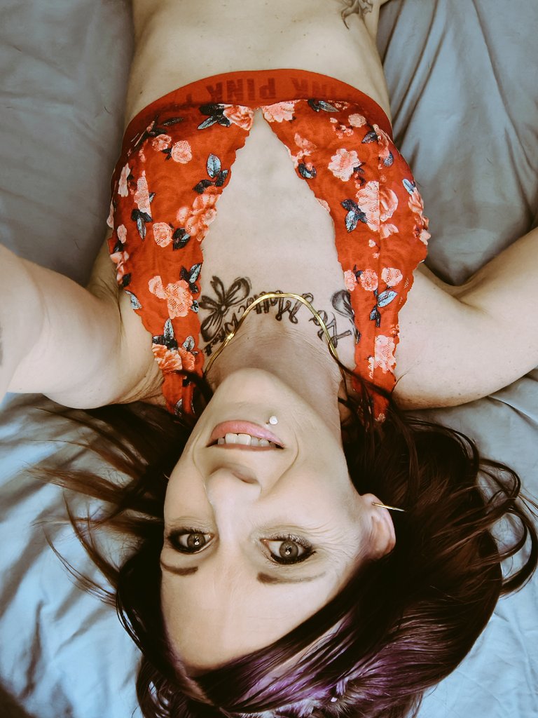Purp2StayThnx's tweet photo. Bless The Mess.. F+++ The Bitchiness Outta Me.
#hottmess #milf #sexy https://t.co/T4AGeQYkw1