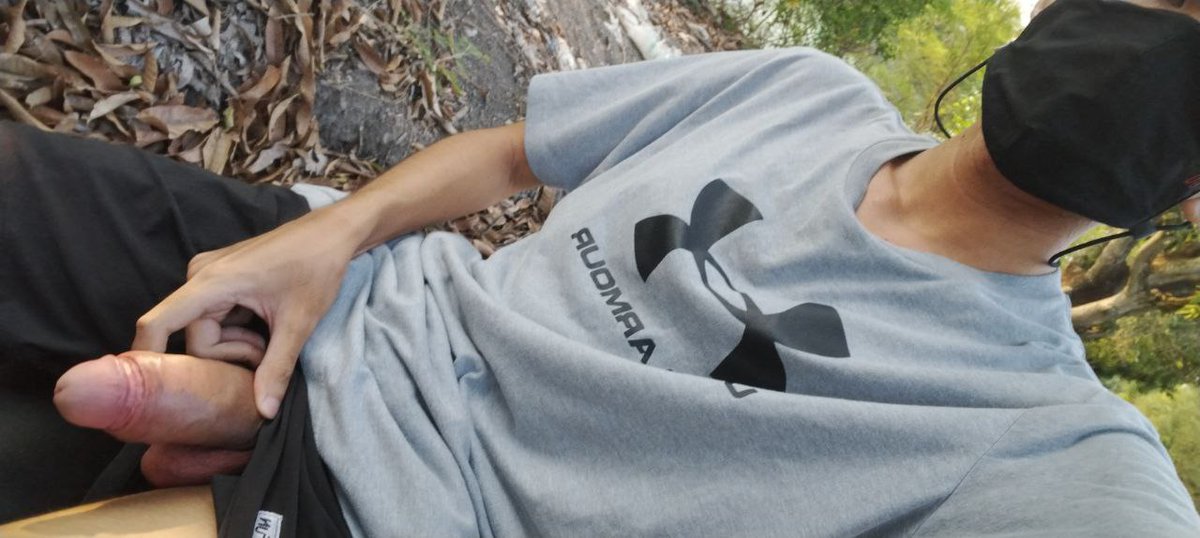 ตอนถ่ายไม่รู้ว่ามีลุงอยู่ในสวนถ่ายเสร็จลุงเดินมามองว่าทำไรหนุ่มควยแข็งขนาดนี้ลุงยังถามอีก555
#เอาท์ดอร์ #โชว์ควย