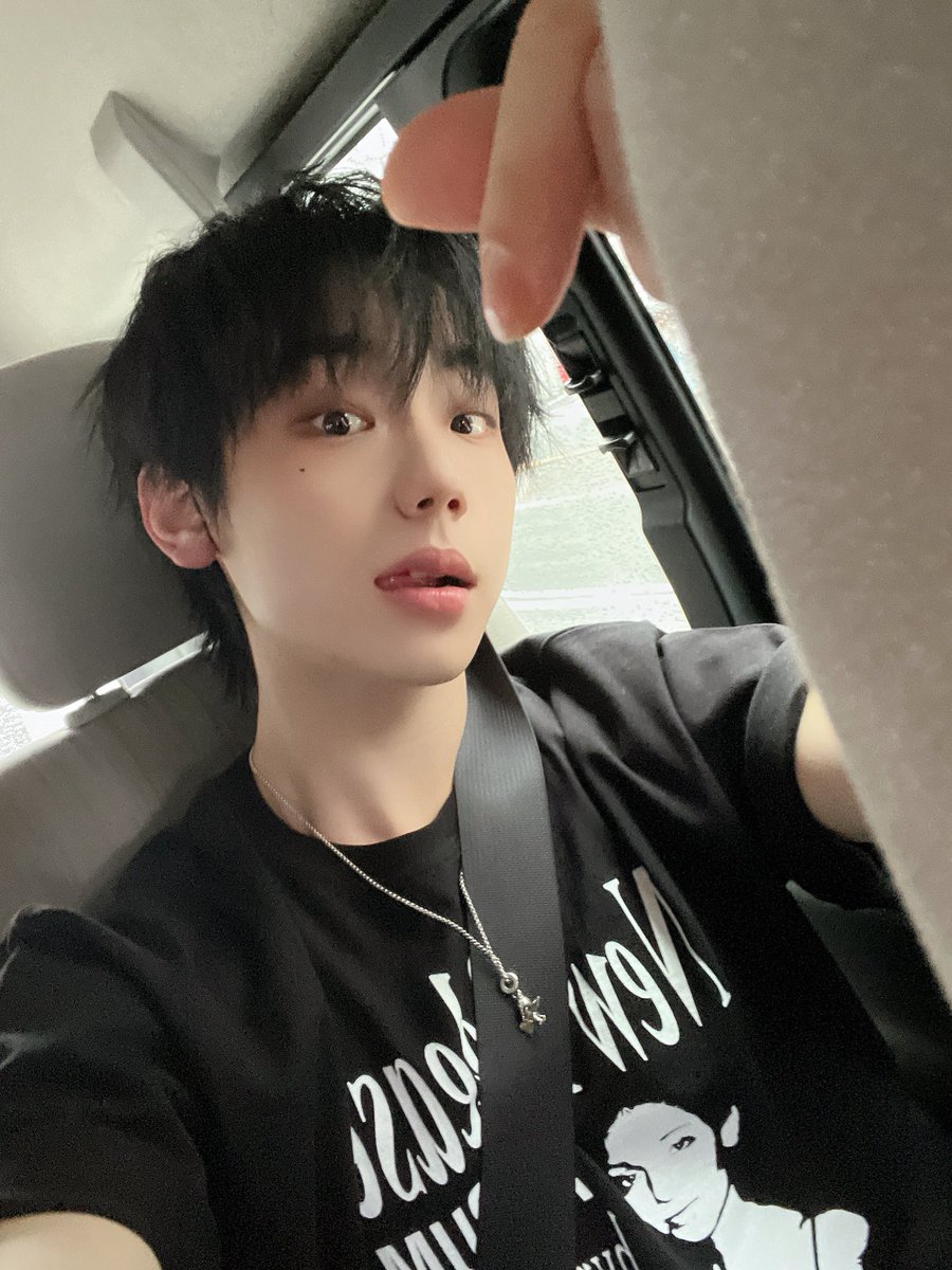 ELASTofficial's tweet photo. 행복하다♥️

#ELAST #엘라스트 #エラスト
#WONJUN #원준 #ウォンジュン https://t.co/pWWuefMHOD