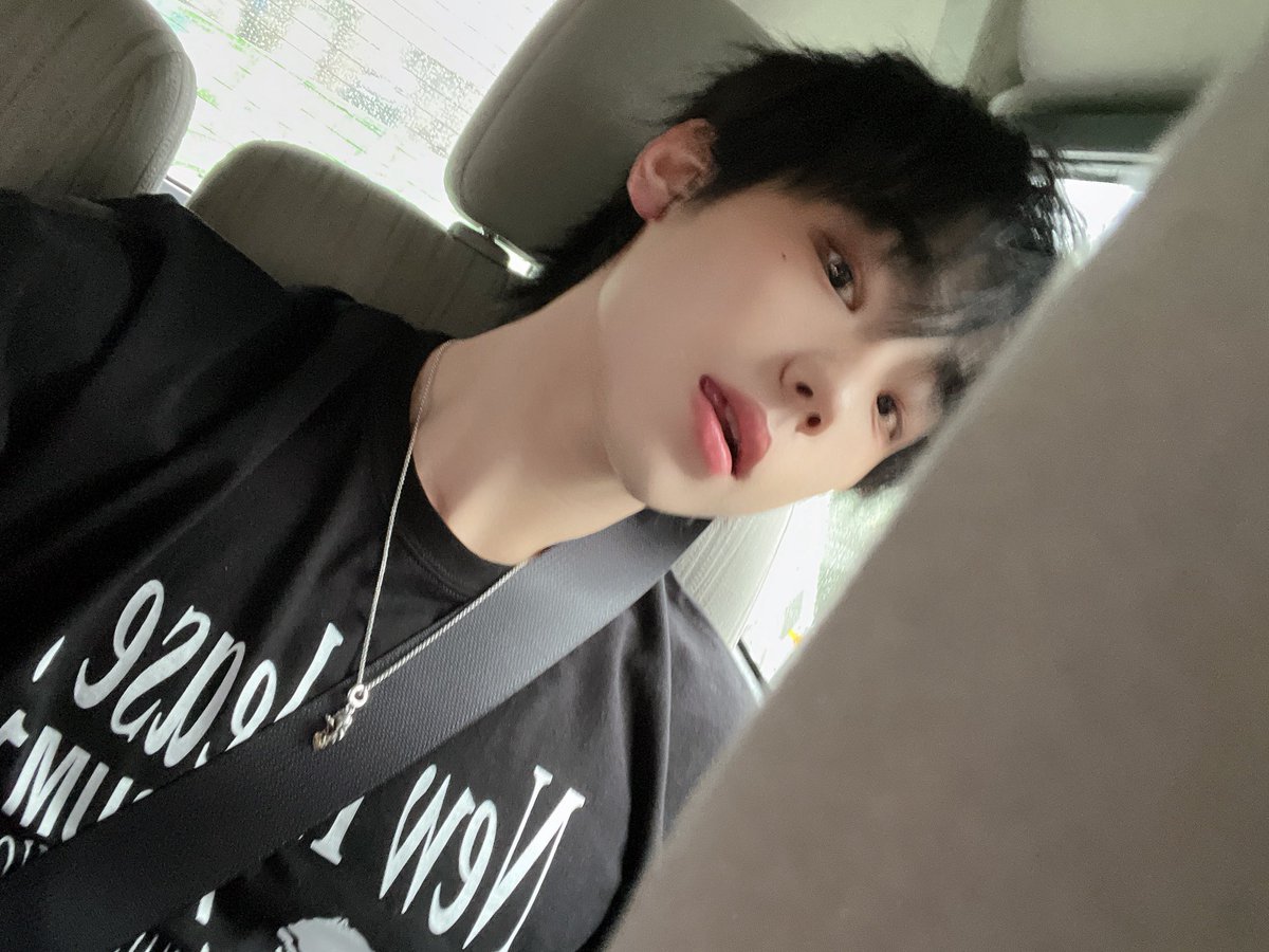 ELASTofficial's tweet photo. 행복하다♥️

#ELAST #엘라스트 #エラスト
#WONJUN #원준 #ウォンジュン https://t.co/pWWuefMHOD