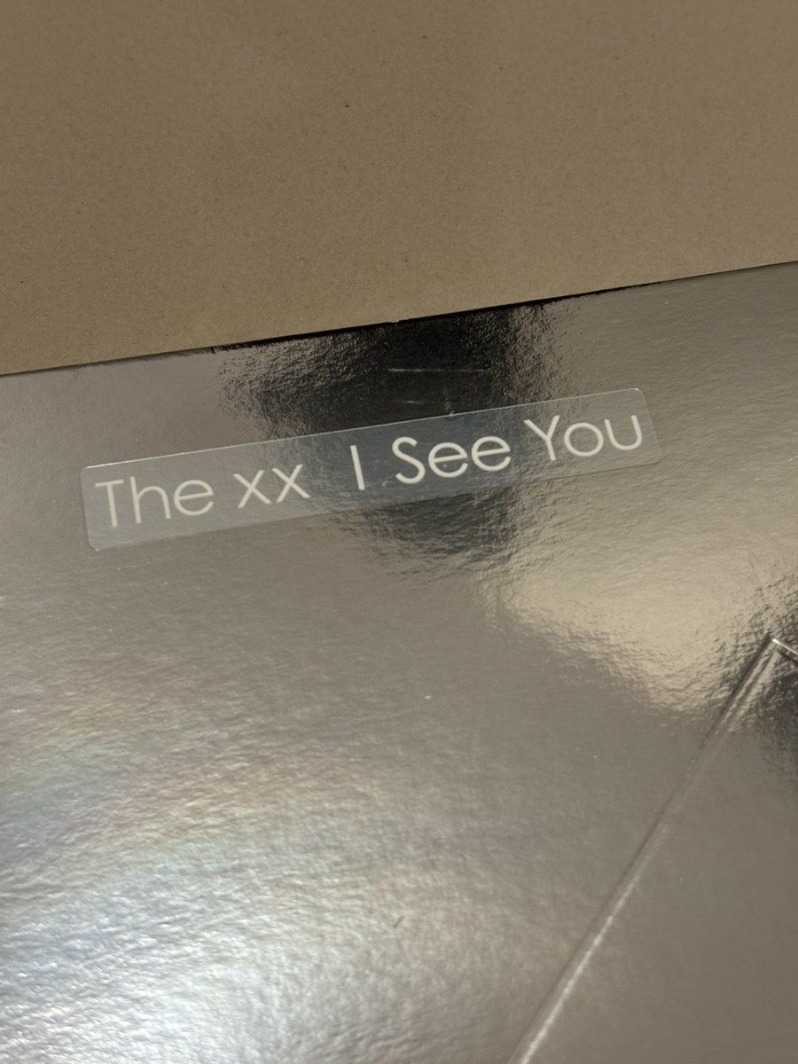 stfuxk's tweet photo. JUAL VINYL THE XX I SEE YOU! Beli langsung di US (Belum pernah dibuka dari saat beli) Jual di 600K *negotiable! 

#wts #zonauang #vinyl #vinylrecords #thexx #iseeyou https://t.co/PypGStibNv