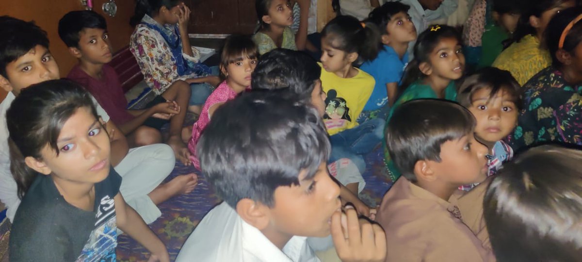 PakChr's tweet photo. Distribution eating goods among children. https://t.co/5ob0y3P1kv
