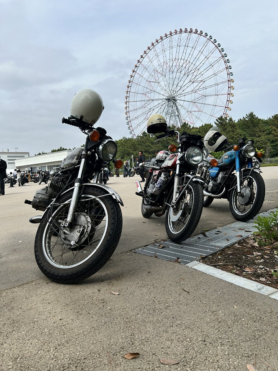 ntk3799's tweet photo. THE DISTUNGUIHED GENTLEMAN’S RIDE 2025
初参加！楽しかった😊
トライアンフの帽子ジャンケン大会で頂いた✌️
#triumph
#DGR2025 
#500ss 
#rd350
#yamahads6
#バイク好きな人と繋がりたい https://t.co/2Mz29iWwlP