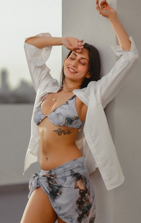 GrPbWNnXoAA_TBS?format=jpg&name=900x900