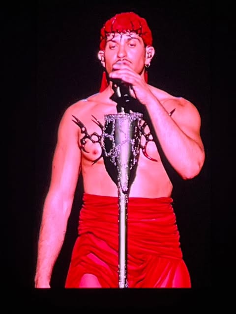 lesliepillow's tweet photo. Mamma mia #UnipolArena #Bologna #NLDA #Mahmood https://t.co/SbSfOjEgIa