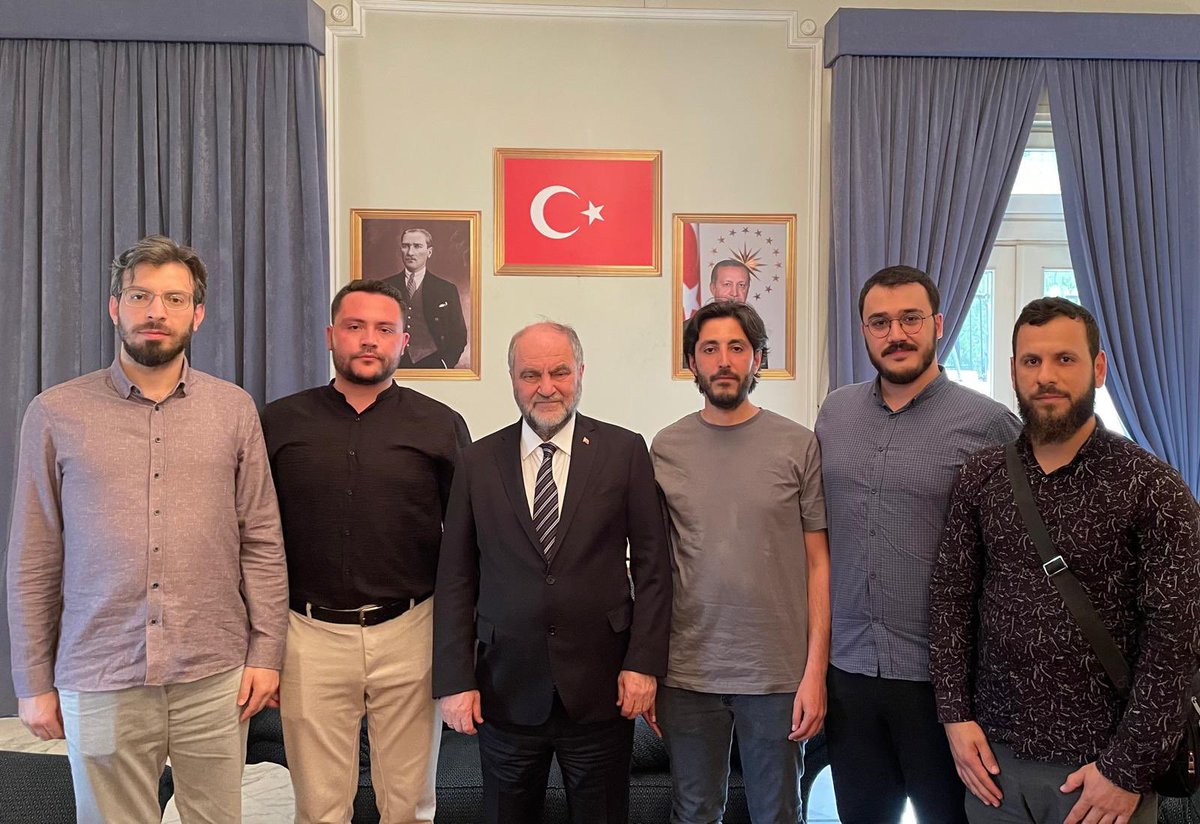 TC_Sam_BE's tweet photo. Maslahatgüzar Büyükelçi Burhan Köroğlu, Uluslararası Doktorlar Derneği (AID) heyetini kabul etti. Görüşmede Uluslararası Doktorlar Derneği Büyükelçiliğimizle Suriye’deki faaliyetleri hakkında bilgi paylaşmıştır. https://t.co/PPnxbIYXln