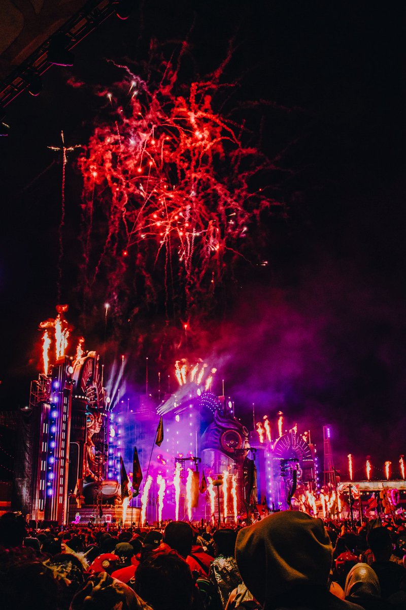 2FilthyPhotos's tweet image. Kinetic field w/ @SlanderOfficial @ILLENIUM @EDC_LasVegas