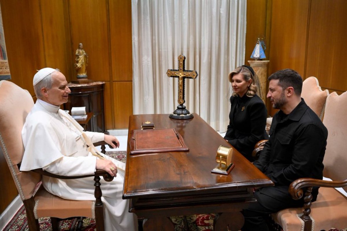 LucasSa56947288's tweet image. INCREDIBLE!!!
President Zelensky became the first foreign leader to meet the newly inaugurated Pope Leo XIV.
Good for President Zelenskyy!!!
🇺🇦