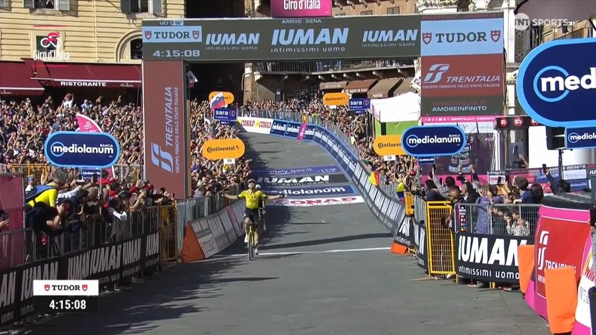 🇧🇪 WOUT VAN AERT WINSSSS!!!!!! HE IS BACK! 

🇲🇽 DEL TORO MOVES INTO PINK AFTER A THERMONUCLEAR BATTLE BETWEEN HIM &amp; 🇧🇪 VAN AERT

#GirodItalia | #DomestiqueLive