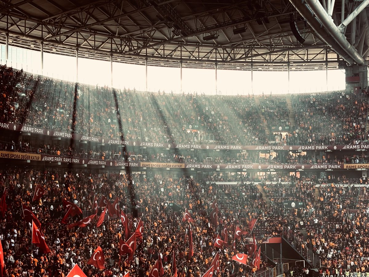Aylardan yine Mayıs…
💛❤️