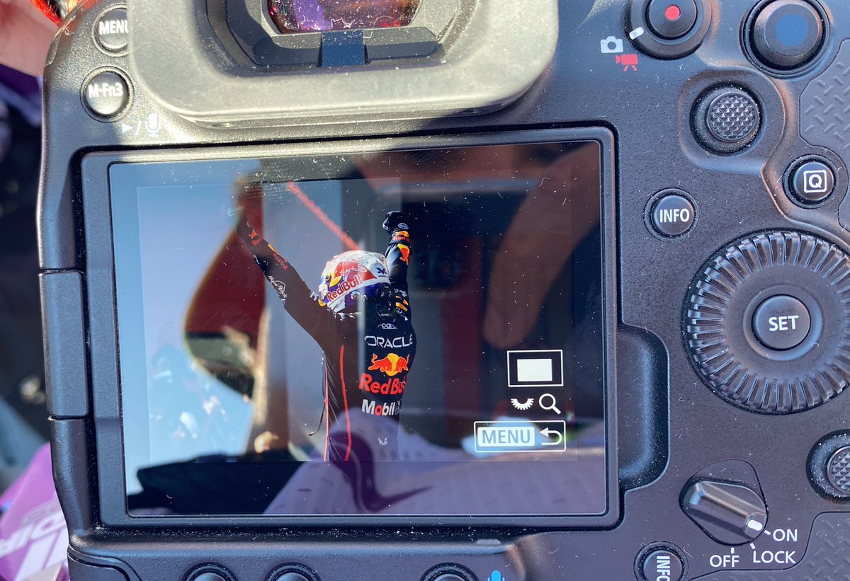 Estoy…

He sacado a Max como en la portada de F1 2010