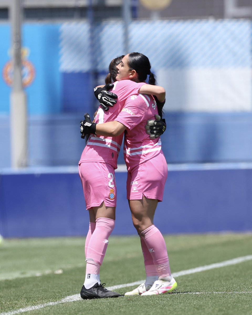 RCDEFemeni's tweet photo. 😍 Debut de Paula Coba en @LigaF_oficial 
👏¡Enhorabuena, Coba, te lo mereces! https://t.co/mYQHlmnR6t