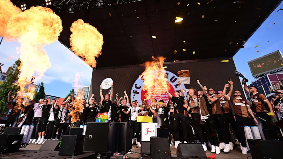 Tja, wer die Felge haben will sollte sich mal aufs Fußball spielen konzentrieren, anstatt sich mit Partys anderer Vereinen zu beschäftigen 😌