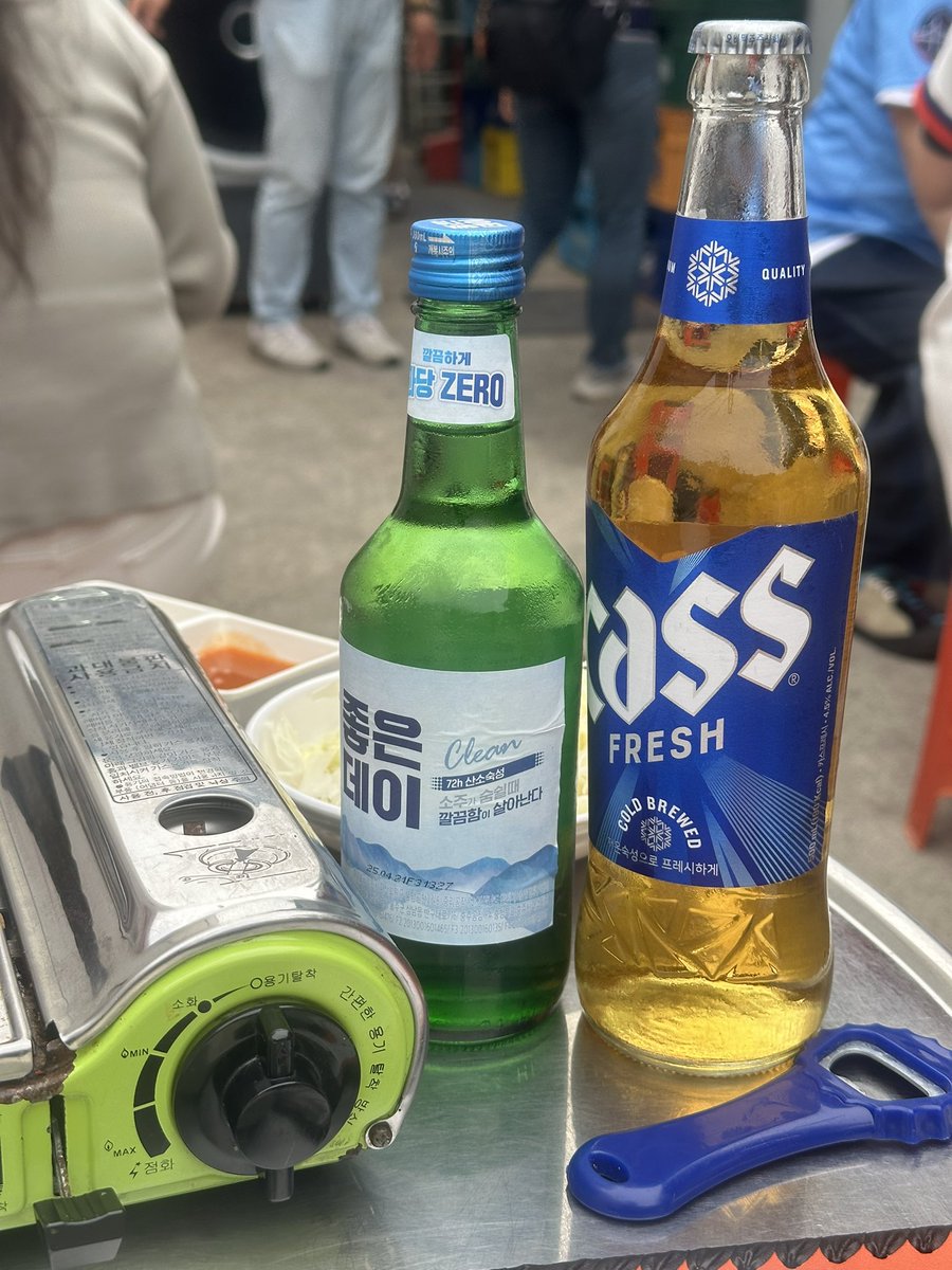 mukjalee's tweet photo. 📍케이닥본점 사직

야장의 계절이 돌아왔잖아요~ 야구보고 가는 국룰 술집 !! 반도리탕세트로 시켜서 매운후라이드로 변경해서 먹어야함ㅠ 소맥 걍 술술 들어감 큰티비로 야구 틀어줘서 야구보면서 먹기도 좋음! 치킨말고 메뉴도 많아서 다른것도 먹어보고싶은집~ https://t.co/ZOA9q7OG0U