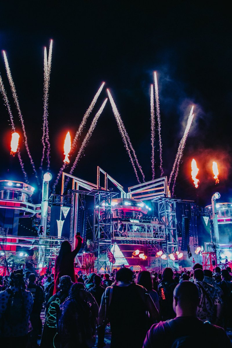 2FilthyPhotos's tweet image. Basspod w/ @svddendeath @GetterOfficial