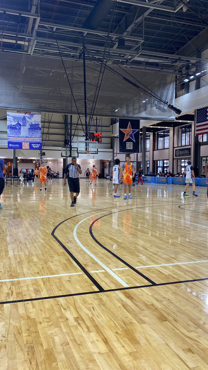 On the floor for the 16u SLAM semifinal WyomingEast’s <a href="/konnor_fox34/">Konnor fox</a> and GW’s Kirk Akers