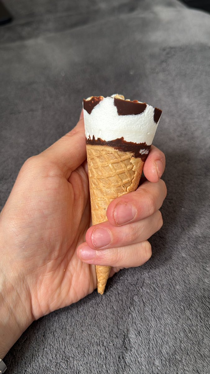 goreste's tweet image. I guess my hands have grown to giant proportions since childhood… or maybe this cone just went on a diet