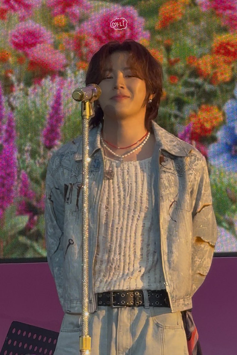 250518 하성운 그린캠프

오늘도 멋진 공연 해준 하성운 고마워🩷
노을 햇빛아래 성운이 더 빛나✨🥹
푹 쉬고 잘 자🫶🏻