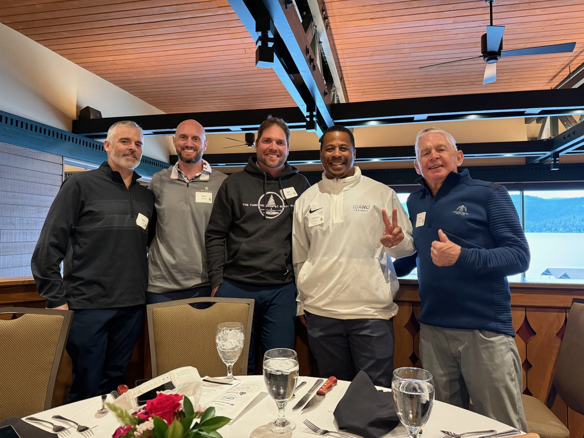 DanFredGCS's tweet image. Had a great time last night. Met a true Vandal @CoachTFord!