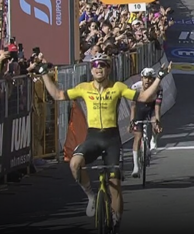 Wow. Wout ❤️ #GirodItalia #wout <a href="/WoutvanAert/">Wout van Aert</a> #cycling