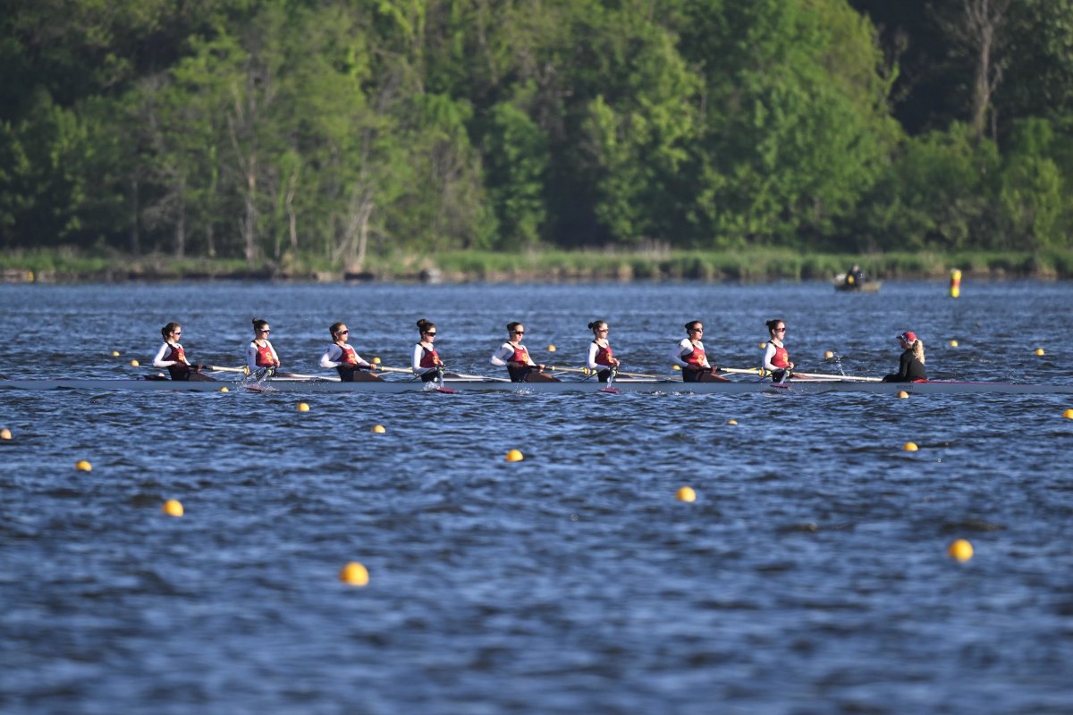 Big Ten Championships | Indianapolis
2V8+ Grand Final
1. Washington 6:11.674
2. Rutgers 6:17.615
3. Michigan 6:23.804
4. Indiana 6:32.005
5. USC 6:32.685
6. Minnesota 6:33.719
#FightOn ✌️
