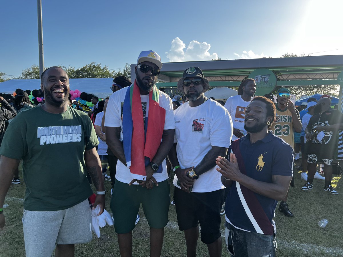 Happy Haitian Flag Day 🇭🇹🇭🇹🇭🇹🇭🇹