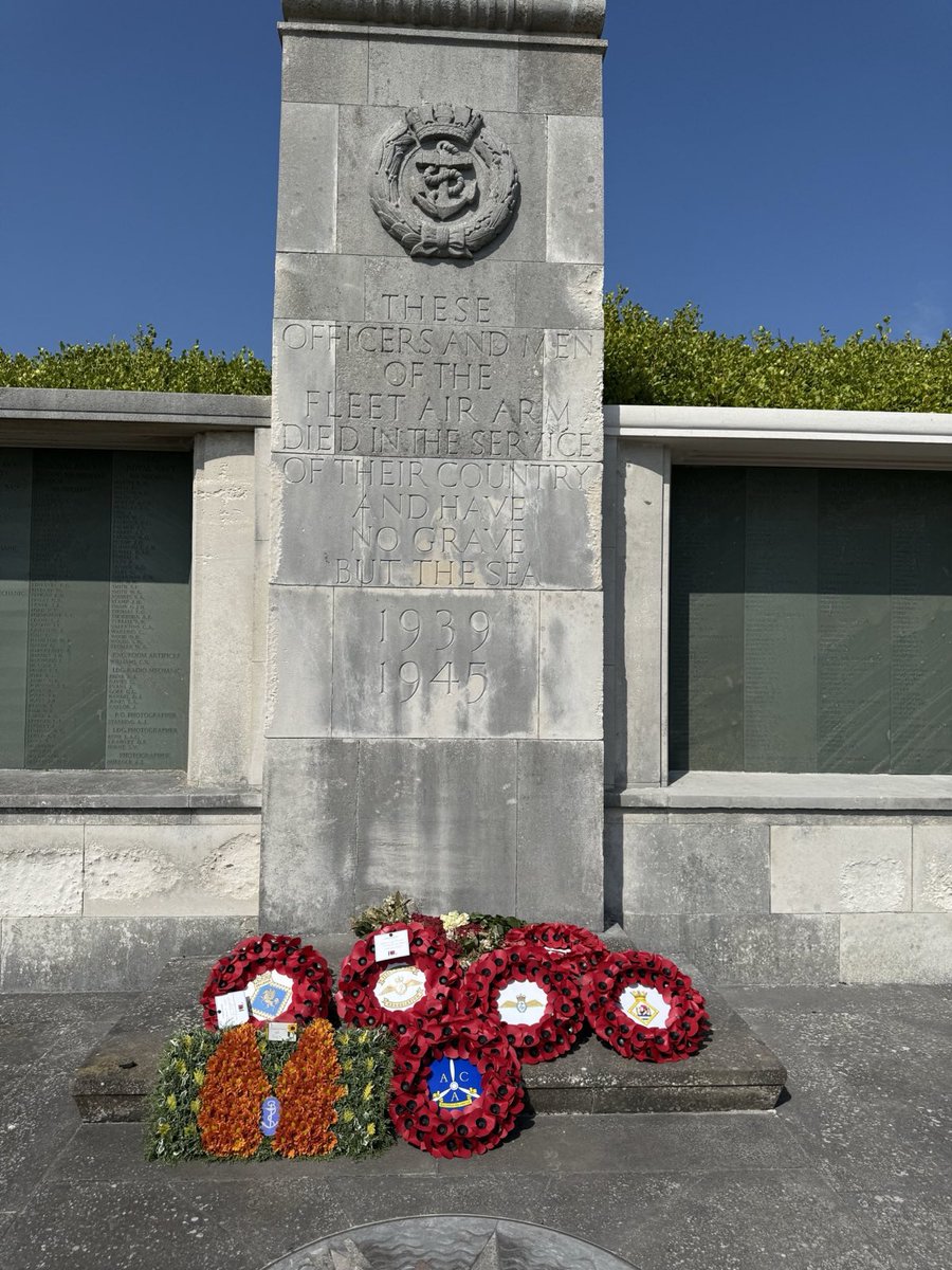 HMS_Pegasus's tweet image. On 18th May, @RNReserve Lt Cdr Ellen Harrison attended a Fleet Air Arm Memorial Service in Lee-on-Solent, paying tribute to the brave Telegraphist Air Gunners. Find out more about their valour in the Pacific during WW2π
navywings.org.uk/portfolio/the-β¦
#LestWeForget
@RoyalNavy
@faaoa