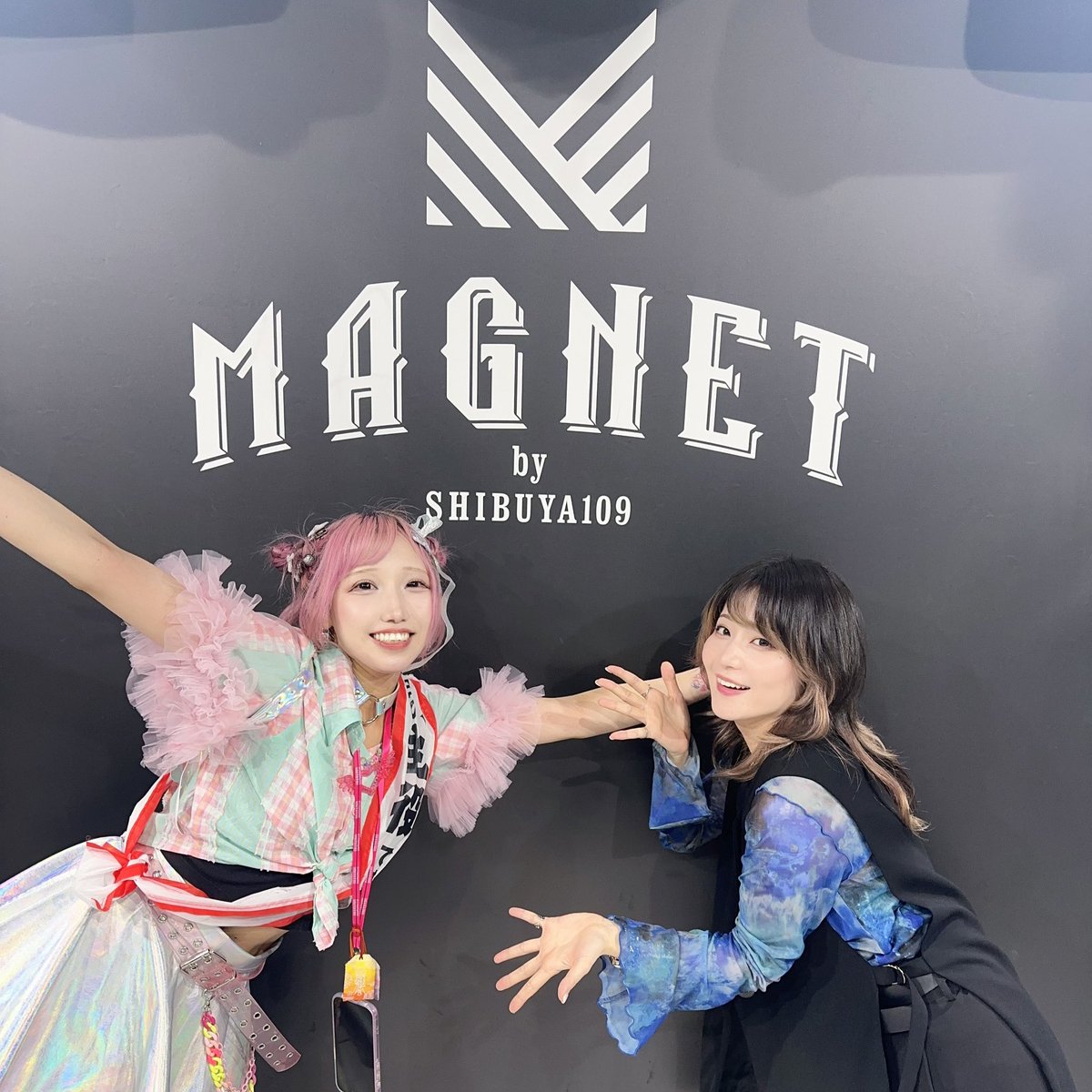akane95ai's tweet photo. 2025.5.18📍渋谷MAGNET
りょんちゃん生誕祭DAYS.2
ご来場ありがとうございました🫶
お祝いムード全開!!
無事お天気ももって、晴れ女2人
発揮できたかな?と🎶
りょんちゃん改めておめでとう🎂㊗️♡
【 #茜音愛 セットリスト】
1. Be free!
2. Love The Difference
3. サヨナラ
4. 輝く星
#小原涼生誕祭2025
#COSMOPARTY