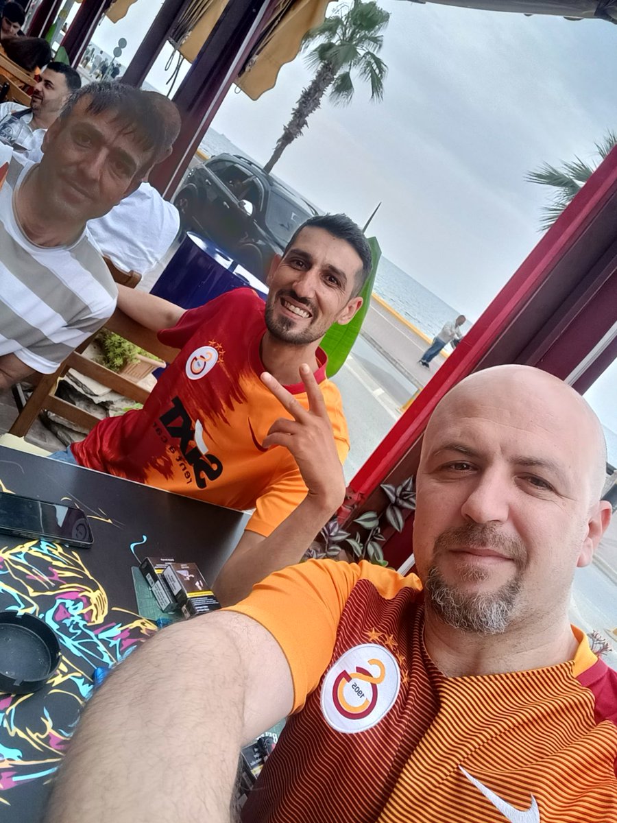 #GalatasaraySK  için Ömrümüzü Adadık Çocukluğumuzdan Beri... Ali Samiyen'de Nadıl Varsak 90 Larda Halen Varız... Şampiyonluk Hakkımız Ve 5 Yıldız Takıyoruz Hafi Aslanlarım...
