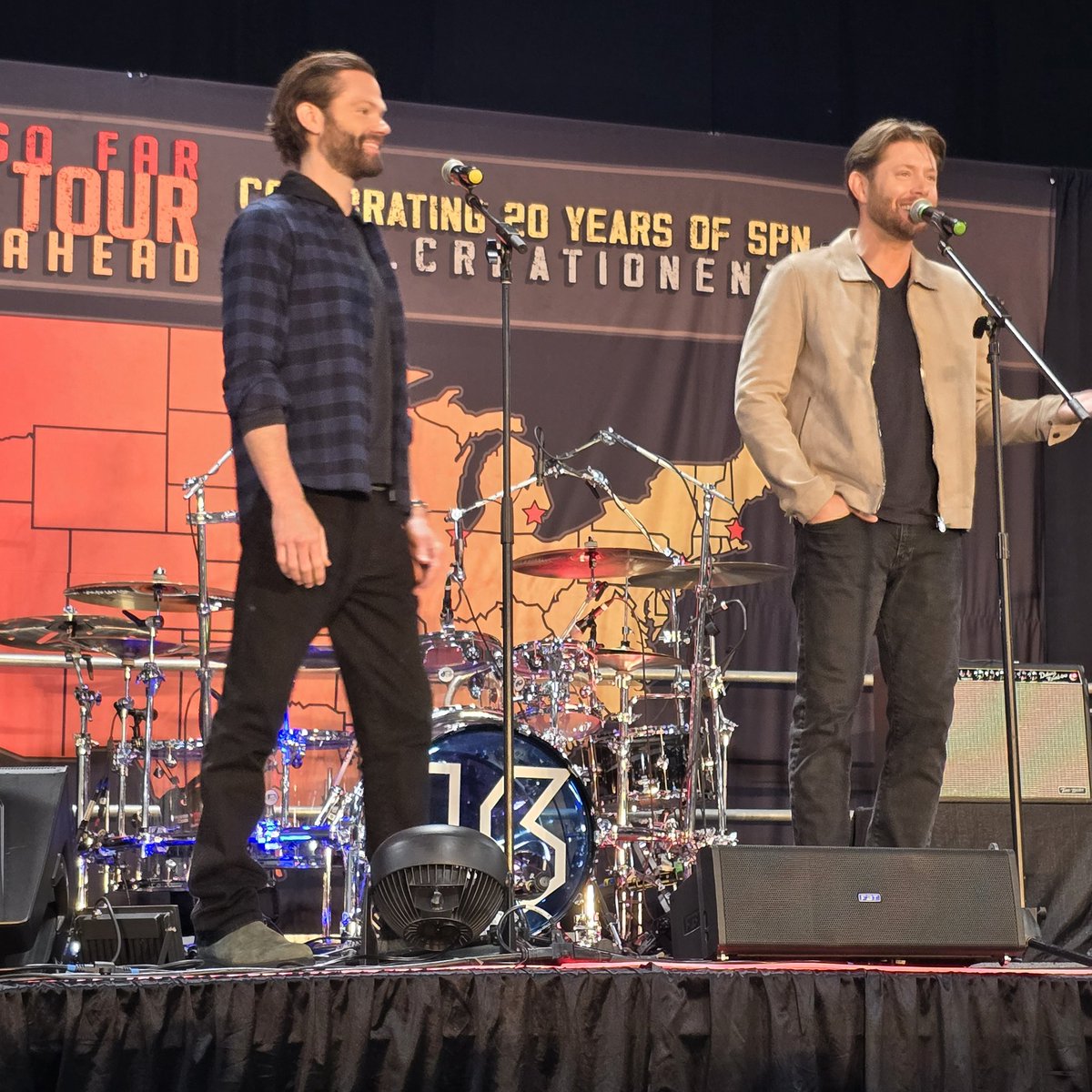 FangasmSPN's tweet photo. .@JensenAckles : I'm comfortable with Justin like I was with this guy. @jarpad : bc he's as tall as me! Jensen: and he's my little brother! If all goes well he'll be on Tracker next season #SPNNJ https://t.co/vSM1uCUdRR