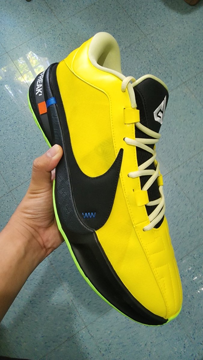 kicksof2k tweet media