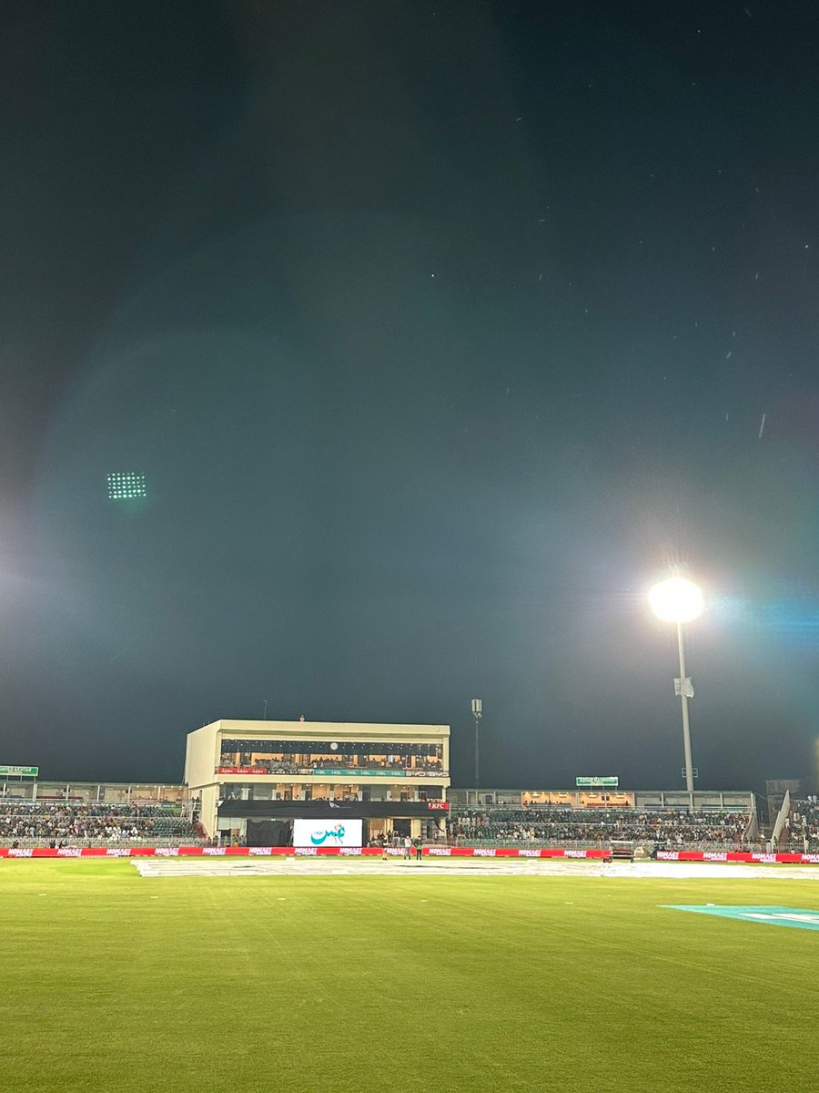 MMusadiq55's tweet photo. Good news for pz fans rain is finally stopped...
#PZvLQ #Pakistan #pslive #BabarAzam𓃵 #BabarAzam https://t.co/IgCYn7nYXL