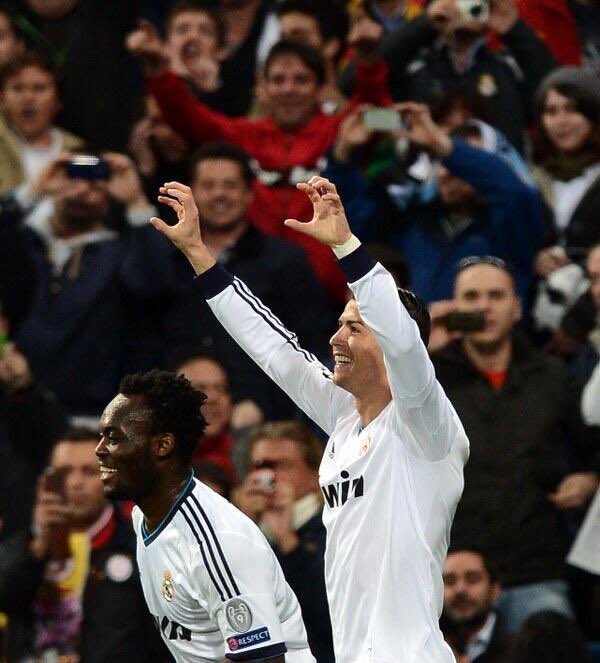 kartalanalizcom's tweet photo. Real Madrid 3-0 Galatasaray skoruyla biten maçta Ronaldo gol sevincini kartal pençesi yaparak gösterdi.

(2013 Yılı) https://t.co/1V2e3yLif9