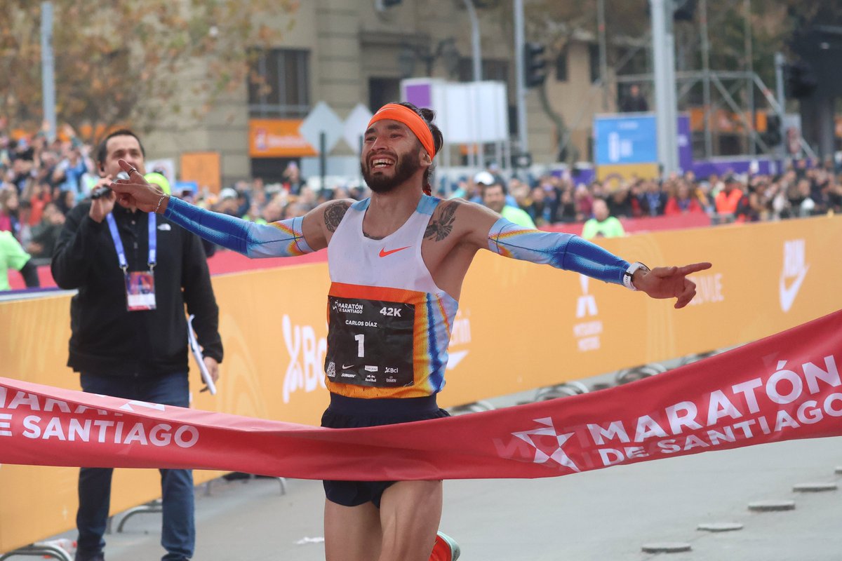 ElDeportivoLT's tweet photo. 🏃‍♂️🥇 El chileno Carlos Díaz supera la hegemonía keniata y se corona en el Maratón de Santiago https://t.co/FoKkONbI0Q https://t.co/jpXNwRv62I