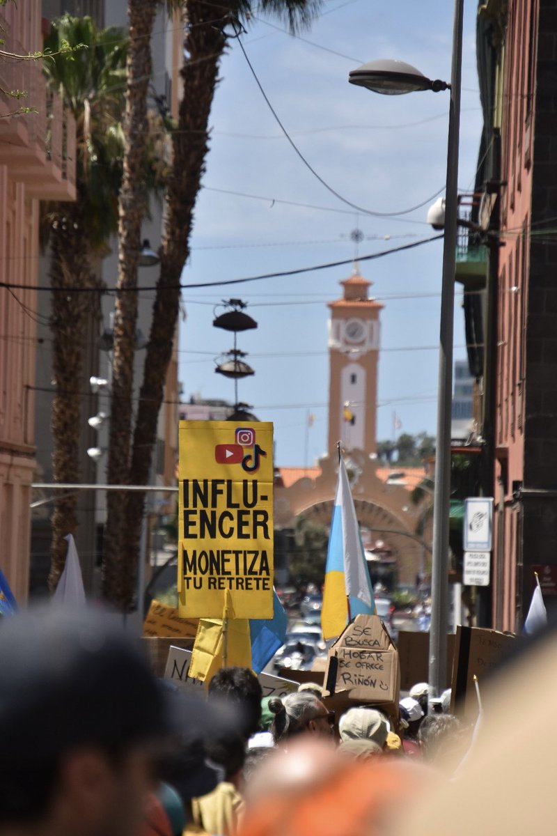 DavidHDiaz's tweet photo. ✊ Vivimos en un paraíso que está claro que no se conserva solo.

O nos movemos unidos o nuestros hijos no podrán disfrutarlo.

Orgulloso del día de hoy.

#18M #CanariasTieneUnLimite https://t.co/vZqwHh94Ug