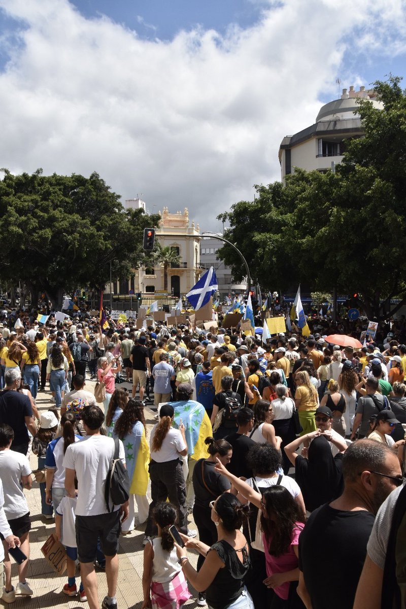 DavidHDiaz's tweet photo. ✊ Vivimos en un paraíso que está claro que no se conserva solo.

O nos movemos unidos o nuestros hijos no podrán disfrutarlo.

Orgulloso del día de hoy.

#18M #CanariasTieneUnLimite https://t.co/vZqwHh94Ug