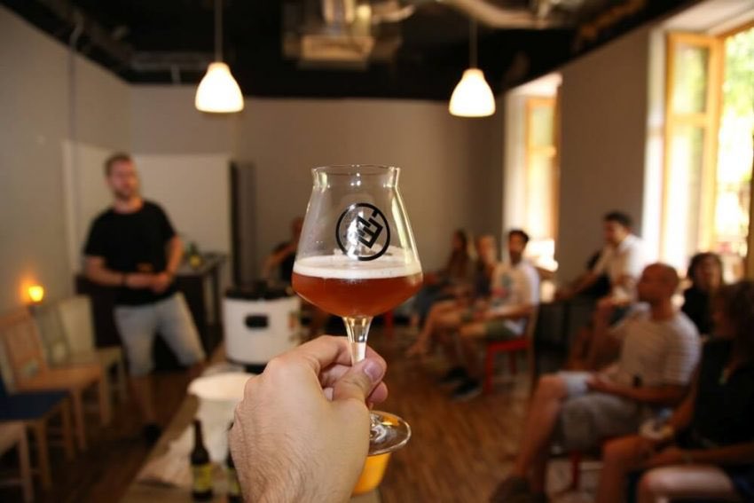 papppeter9's tweet photo. 🍻 Waiting for the $BEER 2.0 presale like a true degen with this cold one in hand!
Let’s get that 40% bonus and win this challenge!
#Beercoin2Presale

SOL wallet: F29B6Q6ZF4XPdsPPM3jmJcQvkctUTWecrg5pMdcCZCwA

👇Cheers to the next pump 🍺
#Solana #meme #beercoin https://t.co/gmIMKIaxBI