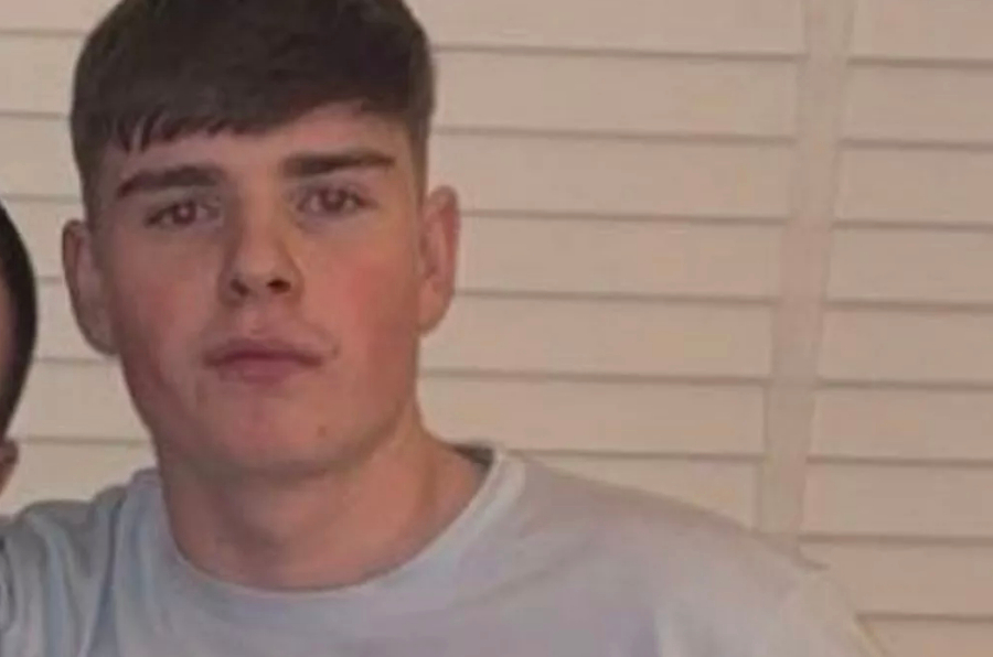 The Mirror tweet media