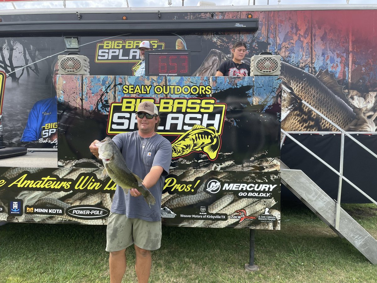 Kicks 105 tweet media